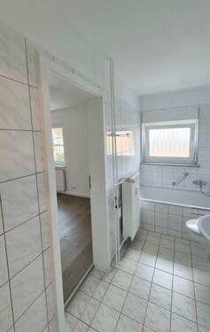 Bad Durchgang Schlafz. - Etagenwohnung mit 75,00 m&sup2; in Singen (Hohentwiel) zur Miete