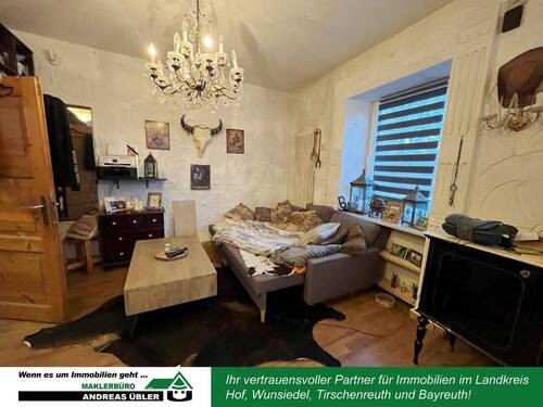 Wohnzimmer - 1 Zimmer Mehrfamilienhaus, Wohnhaus in Selb