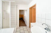 Bad mit Nebenraum - 
