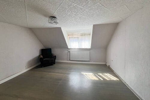 Schlafzimmer mit tarditionell niedriger Decke - 