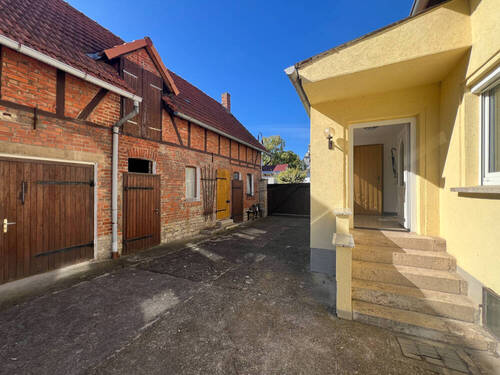 Hauseingang Wohnhaus - Einfamilienhaus mit 118,00 m&sup2; in Am Ettersberg / Berlstedt zum Kaufen