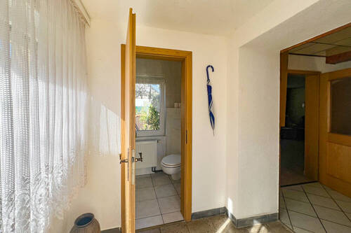 Gäste- WC im Eingangsbereich - 