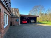 Blick zum Doppelcarport - 