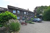 Blick auf die Vorderseite des Hauses - Familienfreundliches Mittelreihenhaus mit Südausrichtung im grünen, östlichen Buchholz