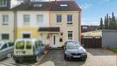 Haus Front Ansicht - 4 Zimmer Reihenendhaus zum Kaufen in Köln
