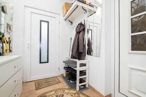 Diele - 6 Zimmer Doppelhaushälfte zum Kaufen in Oberthulba