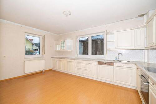 Küche - 6 Zimmer Doppelhaushälfte in Oberthulba