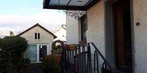 Linke Hälfte Hofzufahrt - 