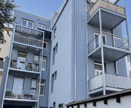 Hinteransicht Vorderhaus - 3 Zimmer Mehrfamilienhaus, Wohnhaus zum Kaufen in Frankfurt am Main