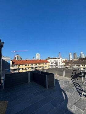 DG große Terrasse - Mehrfamilienhaus, Wohnhaus mit 700,00 m&sup2; in Frankfurt am Main zum Kaufen