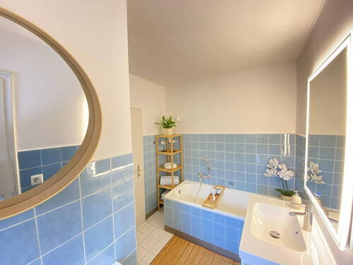 ... mit Tageslichtbad en suite - 