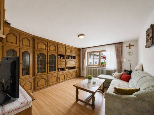 Wohnzimmer - 1 Zimmer Mehrfamilienhaus, Wohnhaus zum Kaufen in Rottweil-Neukirch