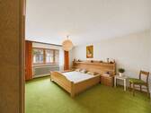 Schlafzimmer - Mehrfamilienhaus, Wohnhaus mit 250,00 m&sup2; in Rottweil-Neukirch zum Kaufen