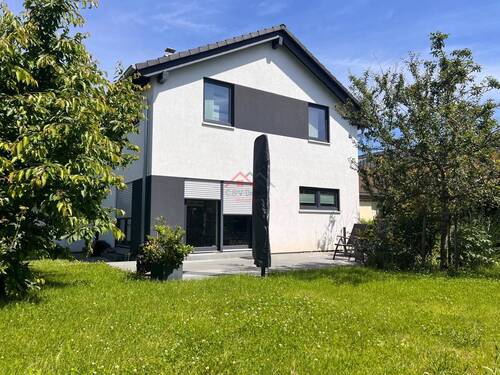 Außenansicht vom Garten - 5 Zimmer Einfamilienhaus zum Kaufen in Tuttlingen