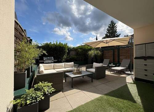 Bild 1 - RENOVIERTE WOHLFÜHLOASE MITTEN IN DER STADT: PROVISIONSFREIE 3-ZIMMER-WOHNUNG MIT TERRASSE & TG