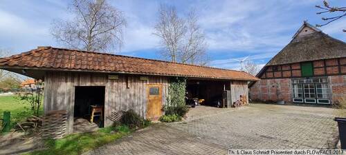 Nebengebäude mit Werkstatt und Carport - 