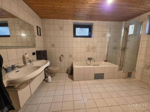 Bad mit Duschen und WC UG1 Ansicht 1 - 