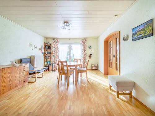 Wohn- und Esszimmer - 7 Zimmer Einfamilienhaus in Waldbronn / Reichenbach