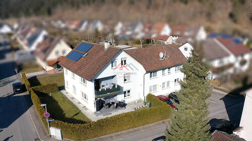 Luftaufnahme Blick Terrasse und Balkon - Attraktives Mehrfamilienhaus mit fünf Wohneinheiten und großzügigem Garten in idyllischer Lage von Tuttlingen-Möhringen