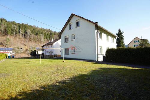 Hausansicht vom Garten - 1 Zimmer Mehrfamilienhaus, Wohnhaus zum Kaufen in Tuttlingen / Möhringen