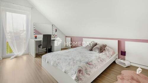 1. OG Schlafzimmer 1 - 