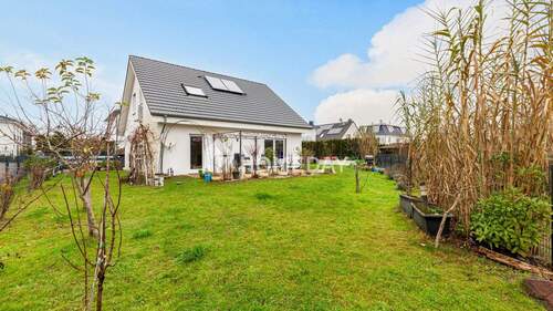 Außenansicht 4 (27) - Energieeffizientes Einfamilienhaus mit 5 Zimmern und großem Garten in ruhiger Lage