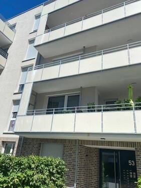 Hauseingang - schöne 2 Zimmer-Wohnung, mit Wohnberechtigungsschein für 2 Personen, in Friedrichshafen