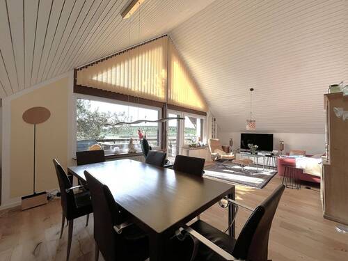 Ess- Wohnbereich mit Zugang zum Balkon - 