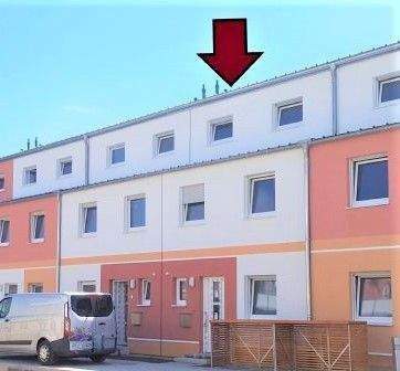 Hausfront - Großzügiges schönes Reihenmittelhaus mit Dachterrasse, Keller, Garten und zwei Stellplätze und optional Garage