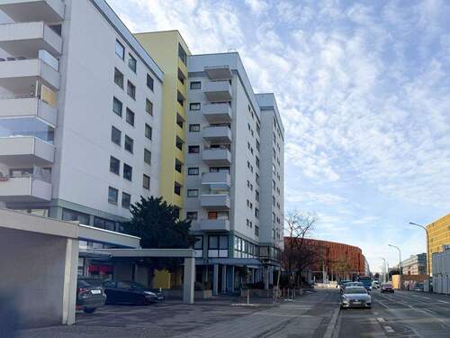 Haus Ansicht - Vermietetes 1-Zimmer-Apartment - sanierungsbedürftig mit Potenzial