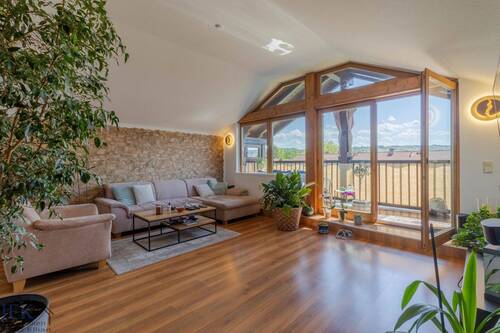 Wohnbereich - Wohnen über den Dächern von Peißenberg - Traumhafte 4-Zimmer Dachgeschoßwohnung mit Bergblick