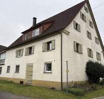 Großes, vermietetes 2 Familienhaus mit Ausbaumöglichkeit auf ca. 3.361 m² großem Grundstück - Crailsheim / Beuerlbach