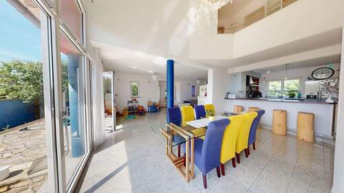 Wohn- und Essbereich mit angrenzender Terrasse - 6 Zimmer Einfamilienhaus in Müglitztal