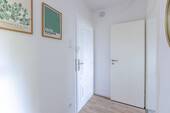 Flur mit Eingangstür - 3 Zimmer Etagenwohnung in Oberhausen