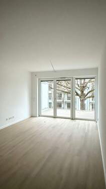 Wohnzimmer - Großzügige und komfortable 3 Zimmer Wohnung mit Einbauküche und Stellplatz