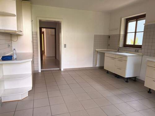 Küchenraum.JPG - 7 Zimmer Mehrfamilienhaus, Wohnhaus zum Kaufen in Stuttgart