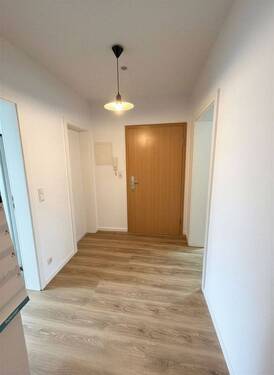 Flur - Etagenwohnung mit 80,00 m&sup2; in Stuttgart zum Kaufen
