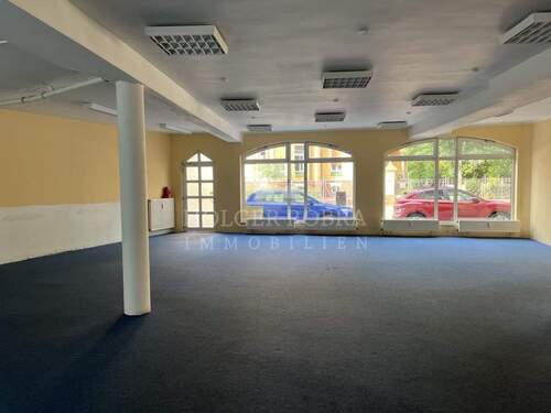 Blick auf Schaufenster - Gewerbeobjekt (Büro, Produktion, Verkauf) in Salzwedel zum Kaufen