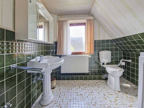 Badezimmer im Dachgeschoss - 