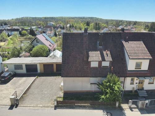 Hausansicht - 7 Zimmer Doppelhaushälfte in Heroldsbach
