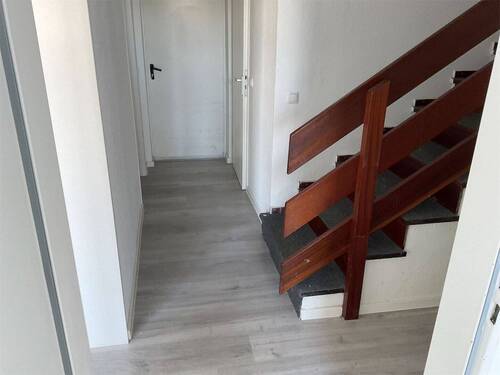 Flur EG mit Aufgang - Etagenwohnung mit 125,00 m&sup2; in Bochum zur Miete