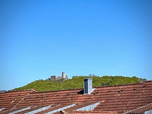 Blick vom Balkon zur Burgruine Wolfstein - 