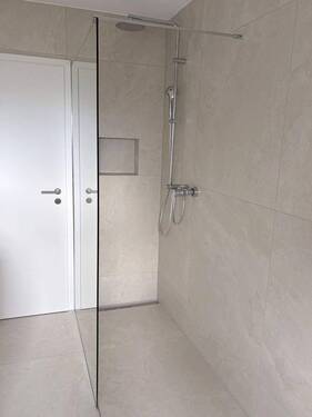 begehbare Dusche - Altenhof - 2-Zimmer - wie NEU und provisionsfrei