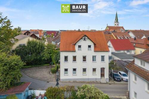 Luftaufnahme - 8 Zimmer Mehrfamilienhaus, Wohnhaus zum Kaufen in Bad Saulgau