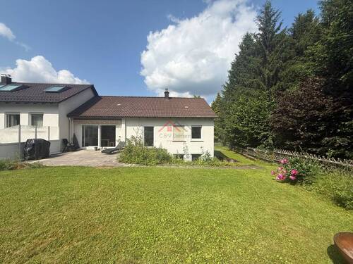 Außenaansicht vom sonnigen Garten - 6 Zimmer Doppelhaushälfte zum Kaufen in Tuttlingen