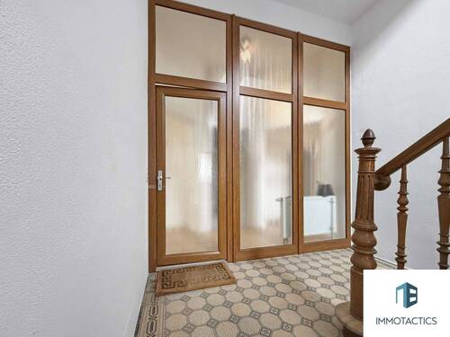 Wohnungseingang EG - 