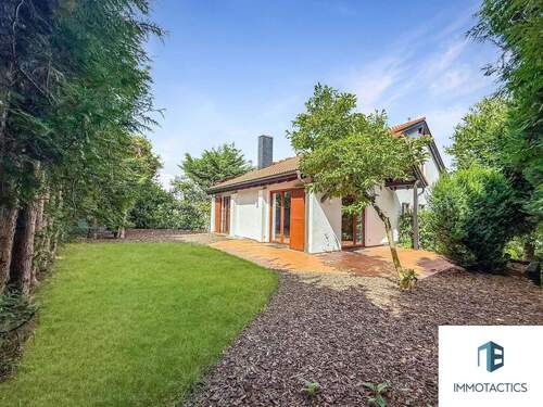 Gartenansicht - Architektonisches Unikat in bester Lage- Großzügiges Einfamilienhaus mit Studio, Kamin & Garten