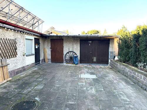 Garage und Nebengelass - 