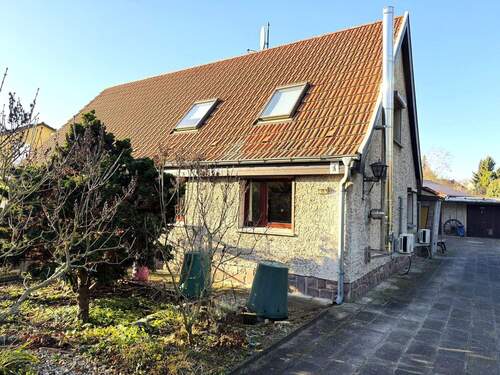 DHH - Doppelhaushälfte in Alt-Hohenschönhausen auf großem Grundstück