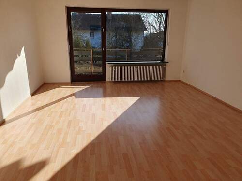 Wohnzimmer Balkon. - Etagenwohnung mit 97,00 m&sup2; in Waldkraiburg zur Miete